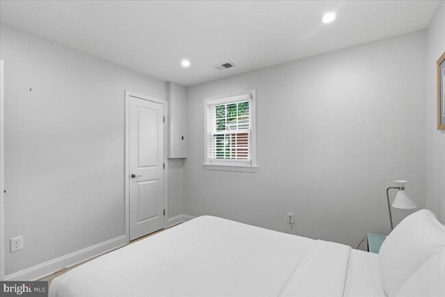 Building Photo - 3823 Duke St