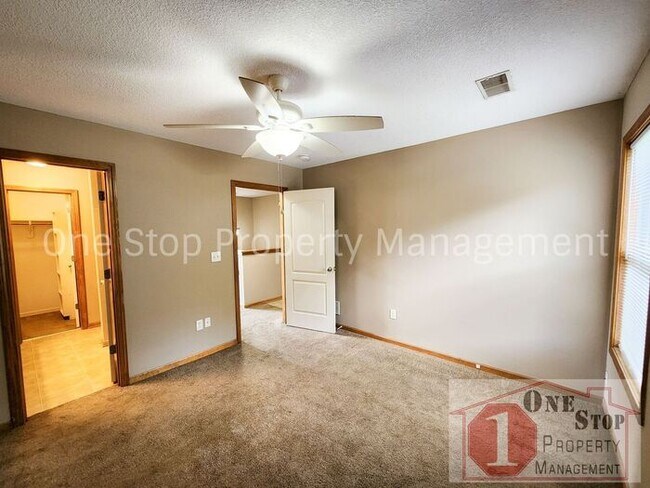 Building Photo - 3-Bedroom, 2.5-Bathroom home in Independence