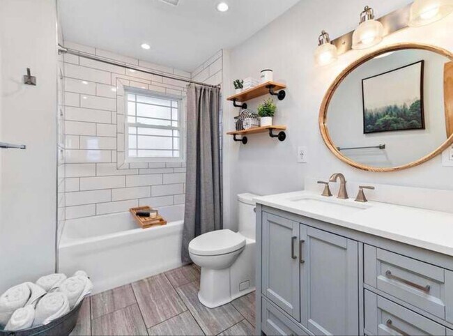 Building Photo - Lovely 4 Bedroom - Lee Park Neighborhood