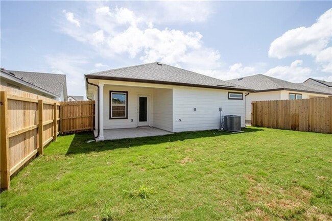 Building Photo - 883 Kickapoo Ln