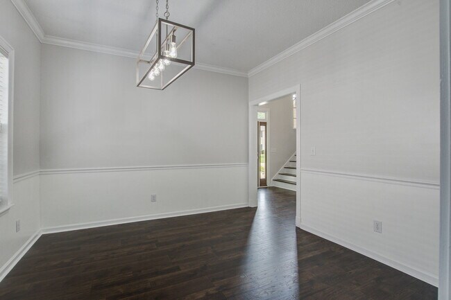 Building Photo - 207 N Pembroke Dr