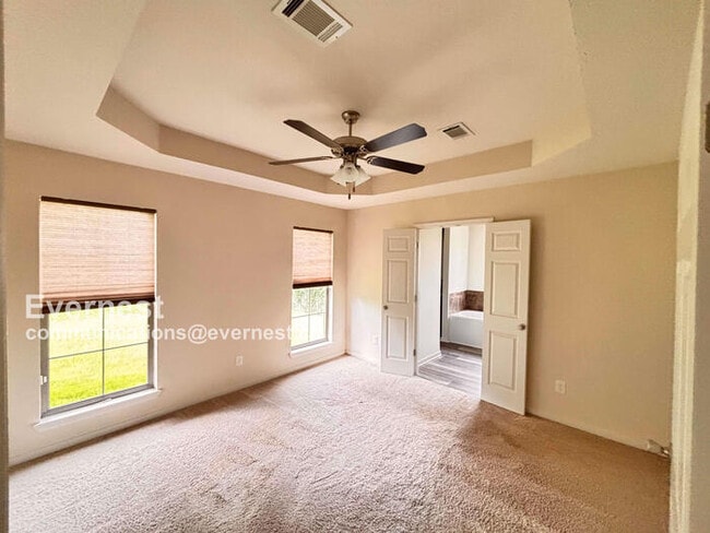 Building Photo - Beautiful 3-Bedroom Home with Modern Ameni...
