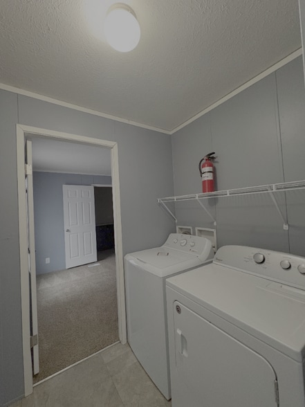 Building Photo - 27 W Manor St