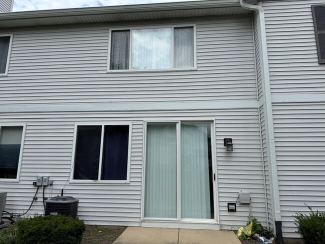 Building Photo - 2928 Kentshire Cir