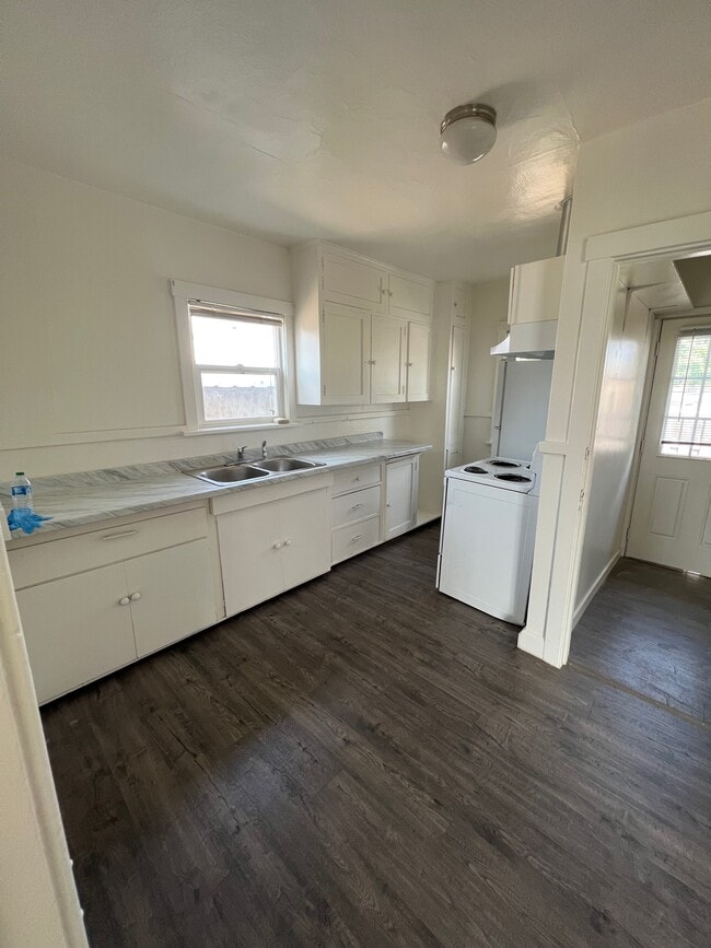 Building Photo - 1120 Folsom Ave