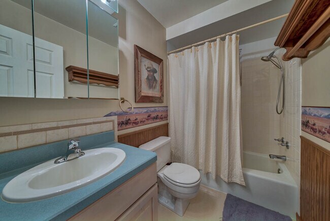 Building Photo - 9 Juniper Ln