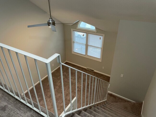 Building Photo - Well Maintained 2 Bedroom Condo w/Garage, ...