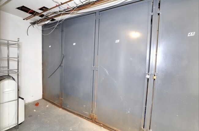 Building Photo - 931 Park Ave