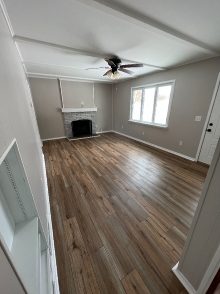 Building Photo - 209 Iroquois St