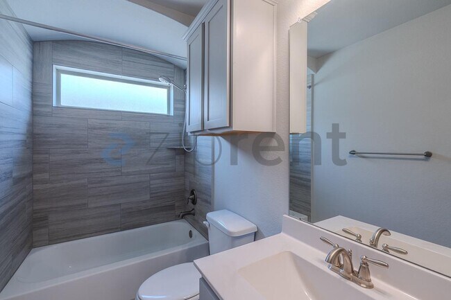 Building Photo - 23522 Persimmon Crk Ln