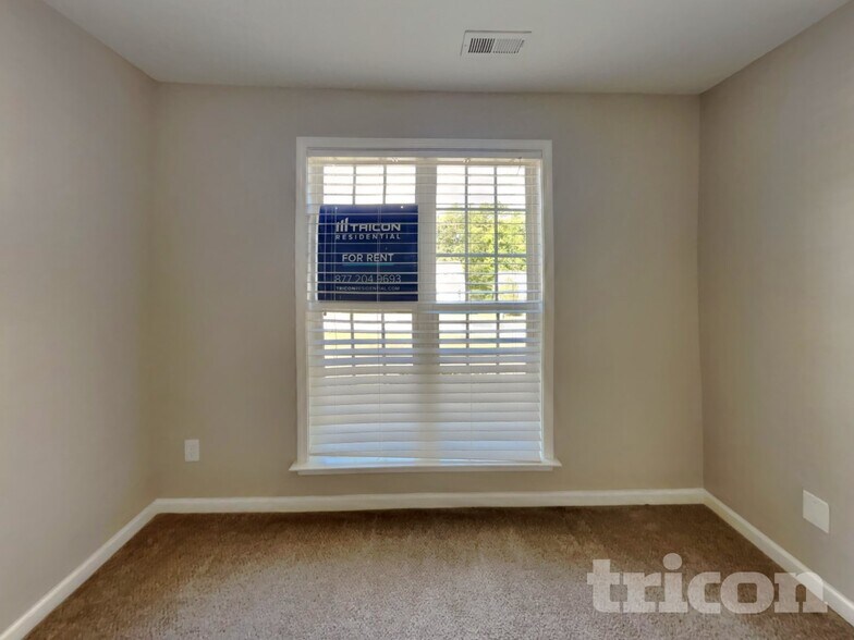 Building Photo - 50 Atherton Dr
