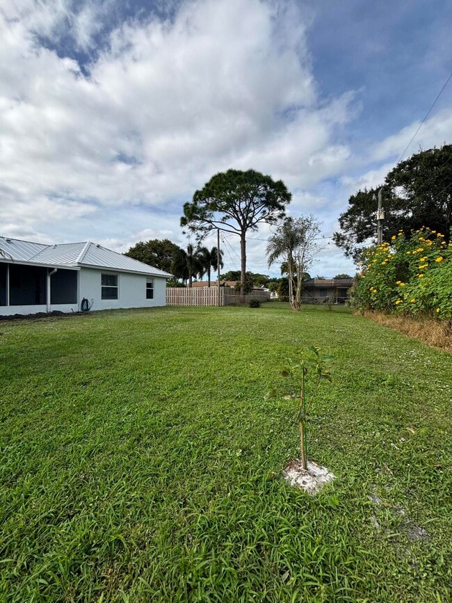 Building Photo - 2109 SE Trillo St