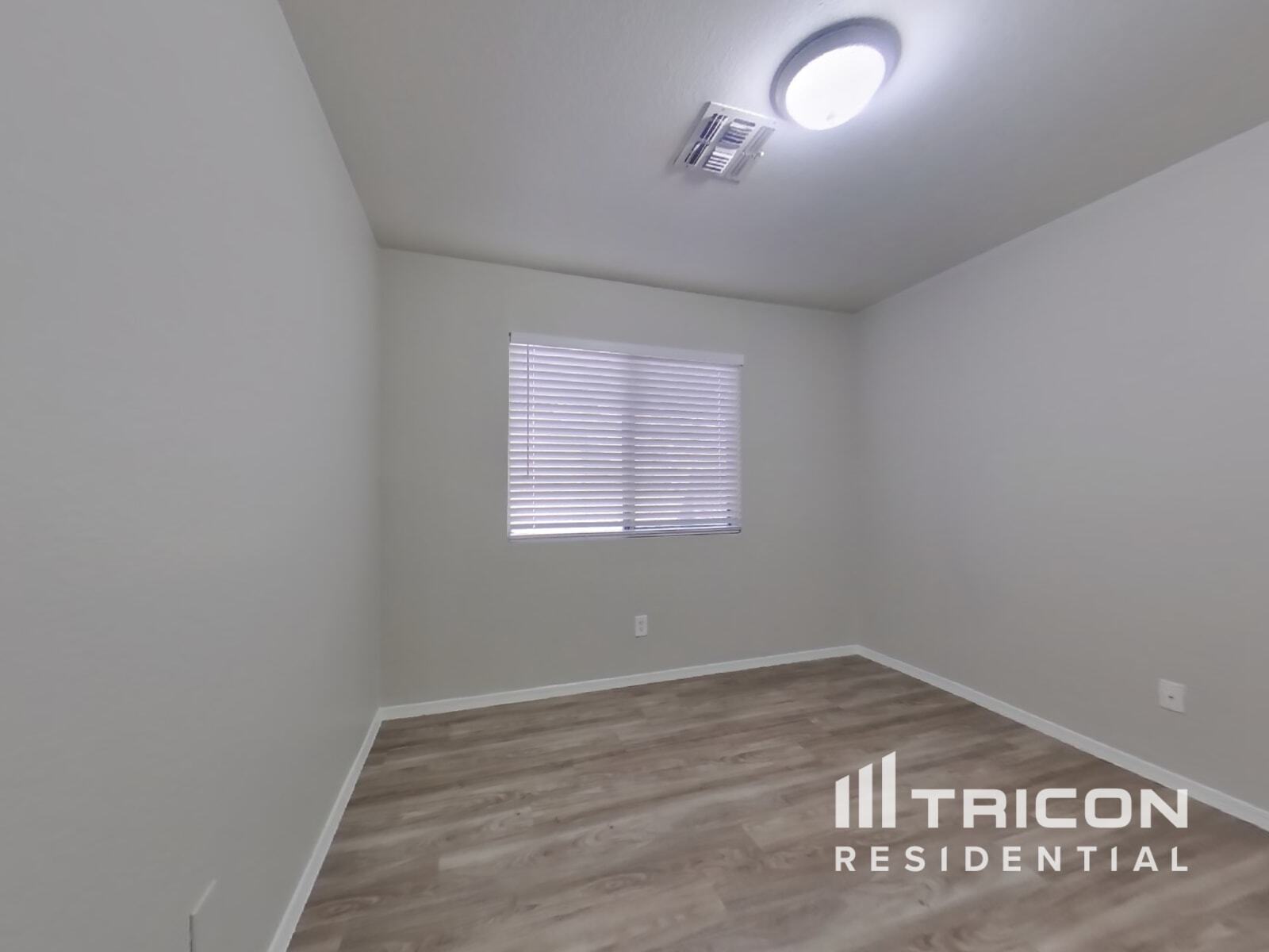 Building Photo - 8832 W Manzanita Dr