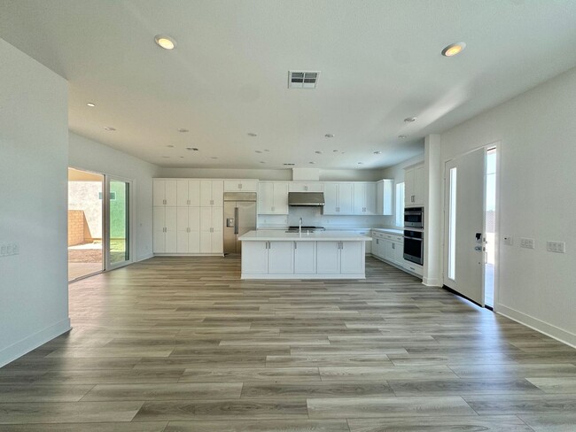 Building Photo - 27128 Skyland Wy