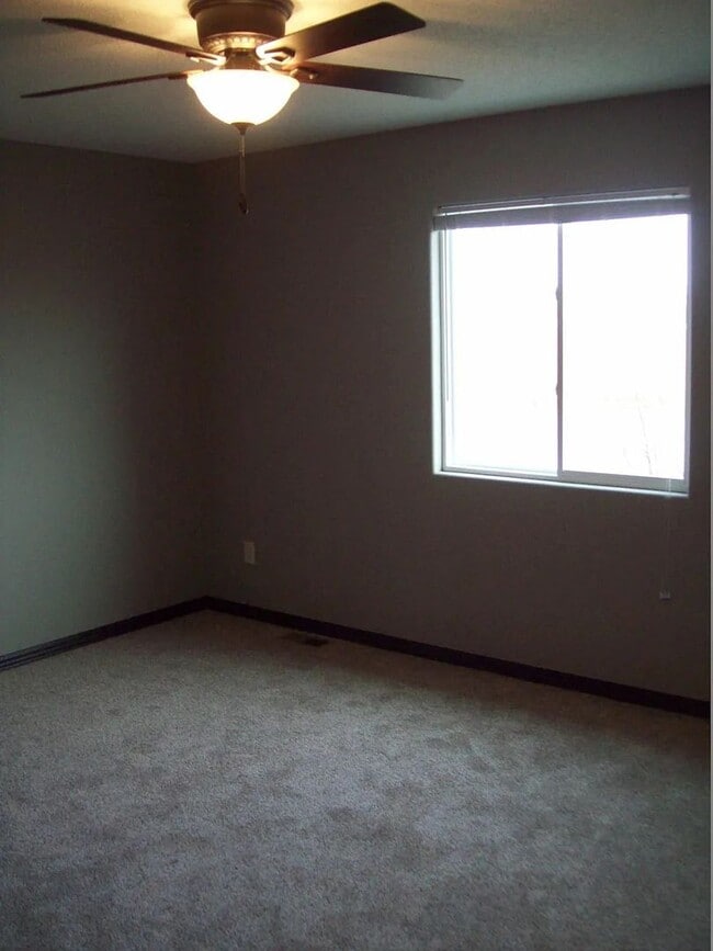 Building Photo - 5350 N Cypress Dr