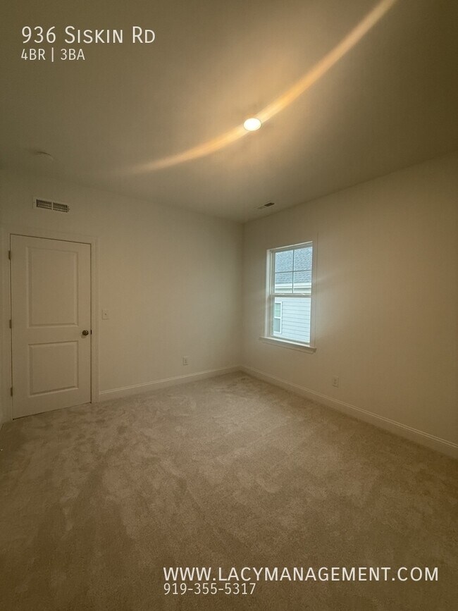 Building Photo - 936 Siskin Rd