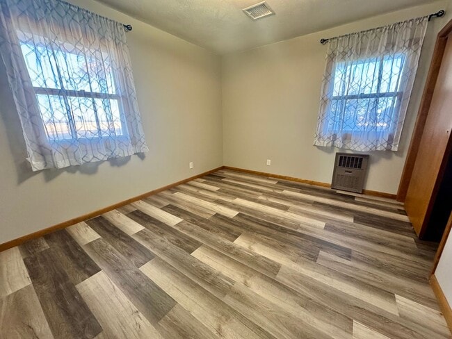 Building Photo - 4 bed, 2 bath acreage in Pickrell area