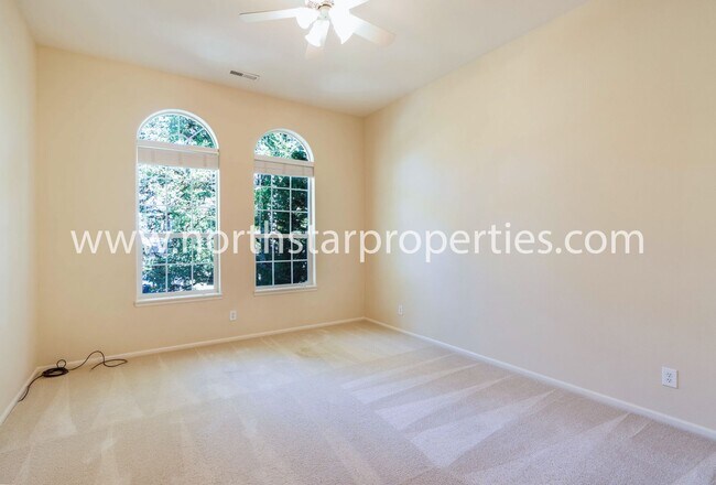 Building Photo - 4920 Mulholland Dr