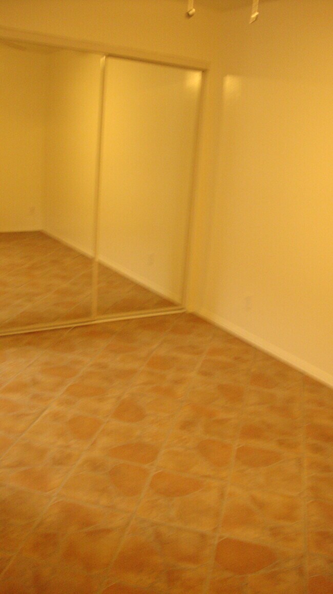 Building Photo - 266 S Santa Fe Ave