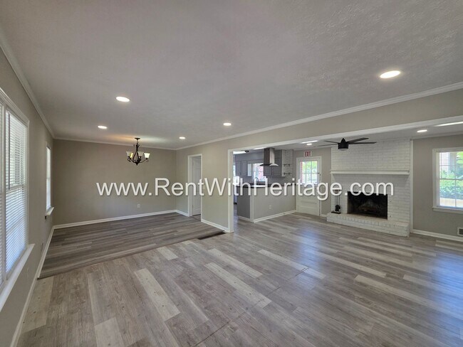 Building Photo - 7016 Skyline Dr