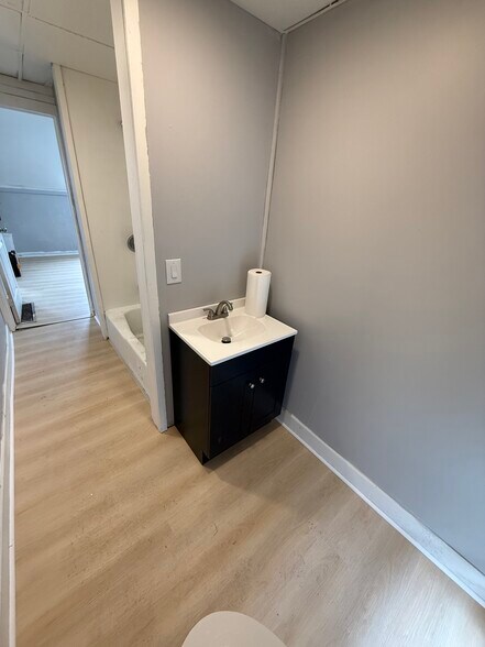 Building Photo - 313 Kossuth St