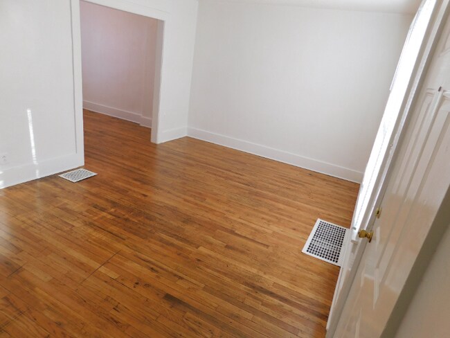 Building Photo - 154 Pingree Ave