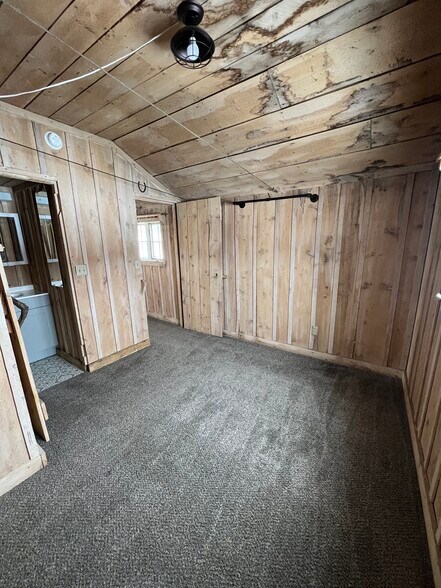 Building Photo - 810 Watt Canyon Rd