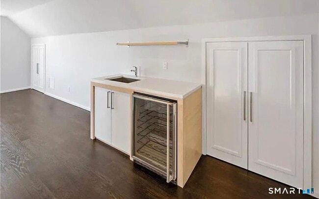 Building Photo - 24 Avery St