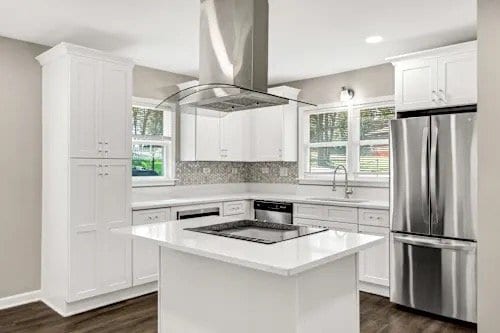 Building Photo - 2152 Holly Hill Dr