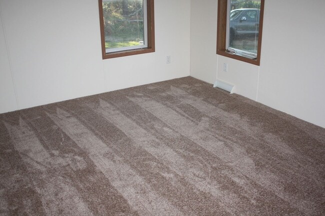 Building Photo - 4 Bedroom, 2 Full Bath home in Greenville/...