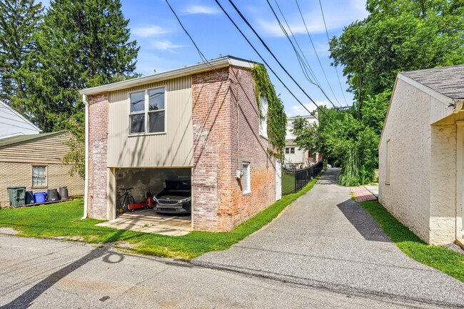 Building Photo - 124 E Biddle St