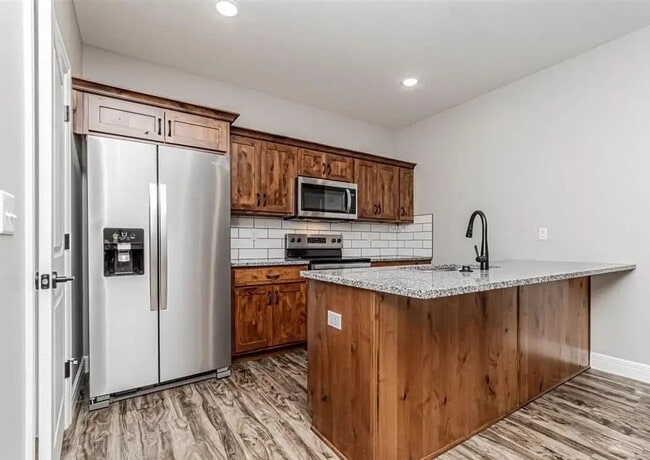 Building Photo - New Rental Available Late January – Beautiful 3 Bedroom Duplex