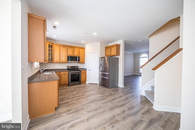 Building Photo - 580 Callander Way