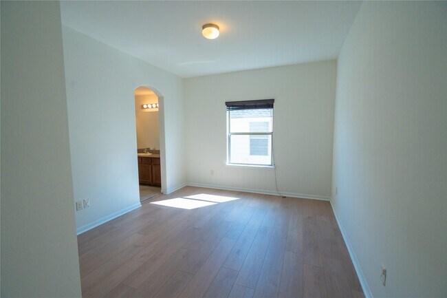 Building Photo - 6002 Mystic Berry Dr