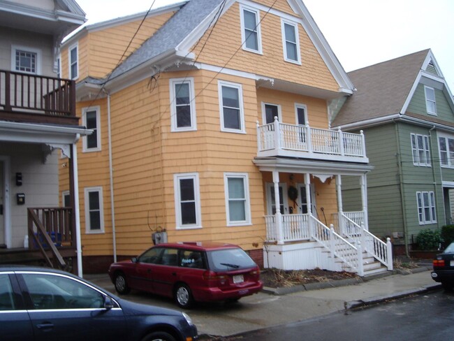Building Photo - 37 Charnwood Rd