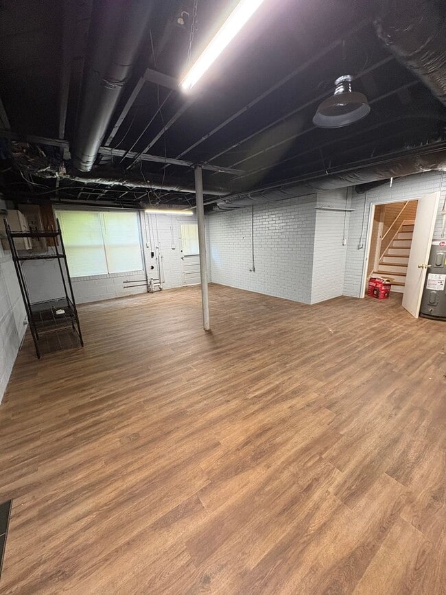 Building Photo - 3224 Robinhood Rd