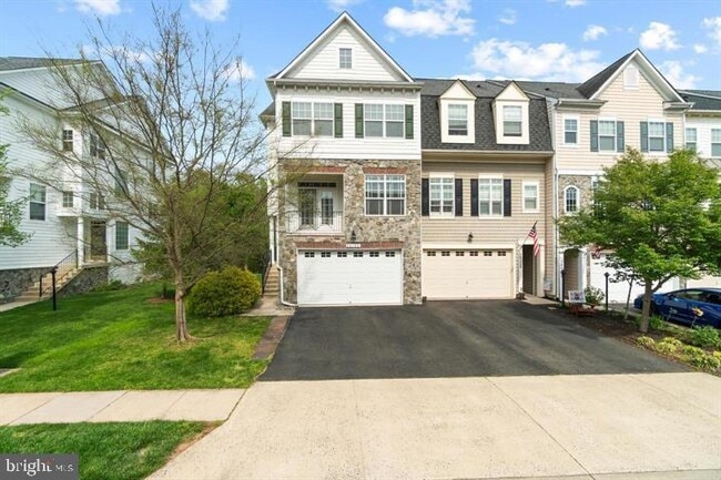 Building Photo - 14160 Catbird Dr
