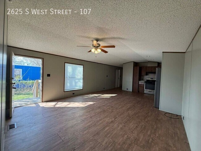 Building Photo - 2625 S West St