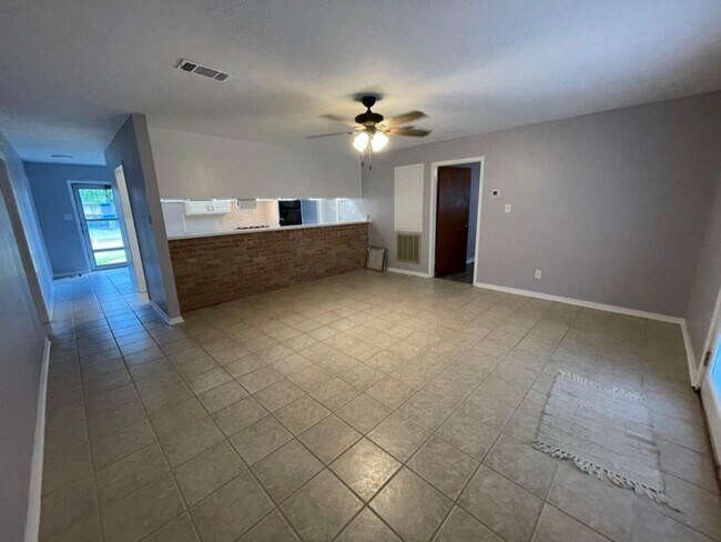 Back Large Den - 2502 Sunnycrest Dr