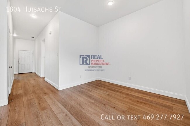 Building Photo - 1804 Huisache St