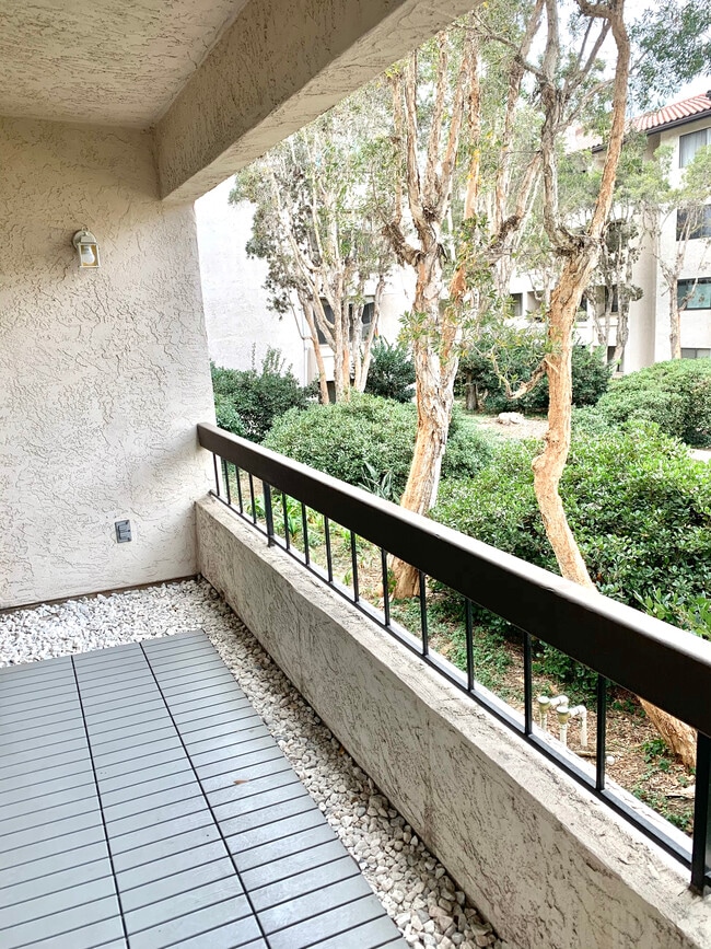 Living room Balcony - 5665 Friars Rd