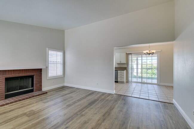 Building Photo - AVAILABLE 1/1/26- Beautiful 3-Bedroom, 2-Bathroom Home in Green Valley