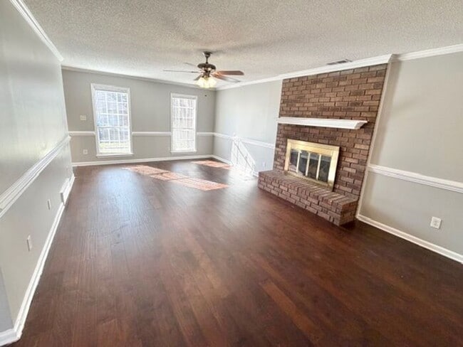 Building Photo - Available Now 5 Bedroom 2 Bath Home In Memphis