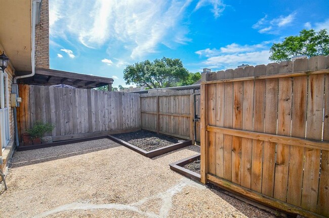 Building Photo - 1549 W Sam Houston Pkwy S