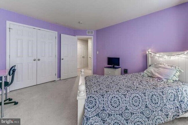 Building Photo - 861 Fawn Ln