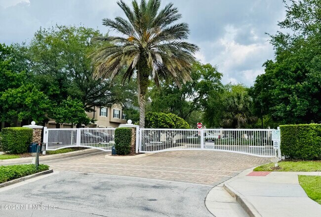 Building Photo - 12301 Kernan Forest Blvd