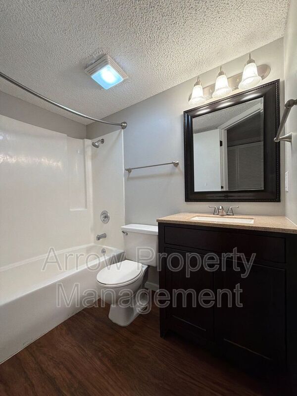 Building Photo - 3405 Holdrege St