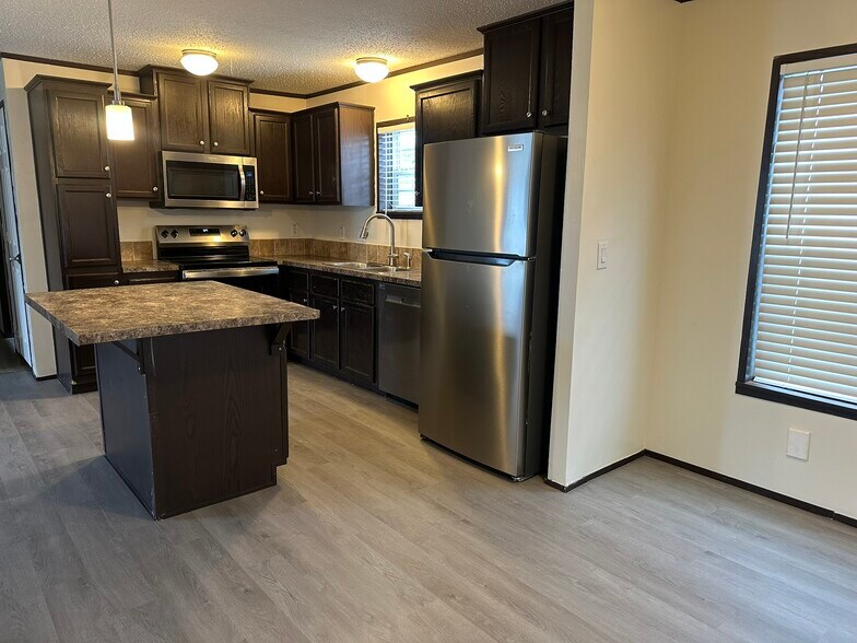 Building Photo - 2123 Bradford St