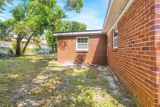 Building Photo - 6817 Larmon St