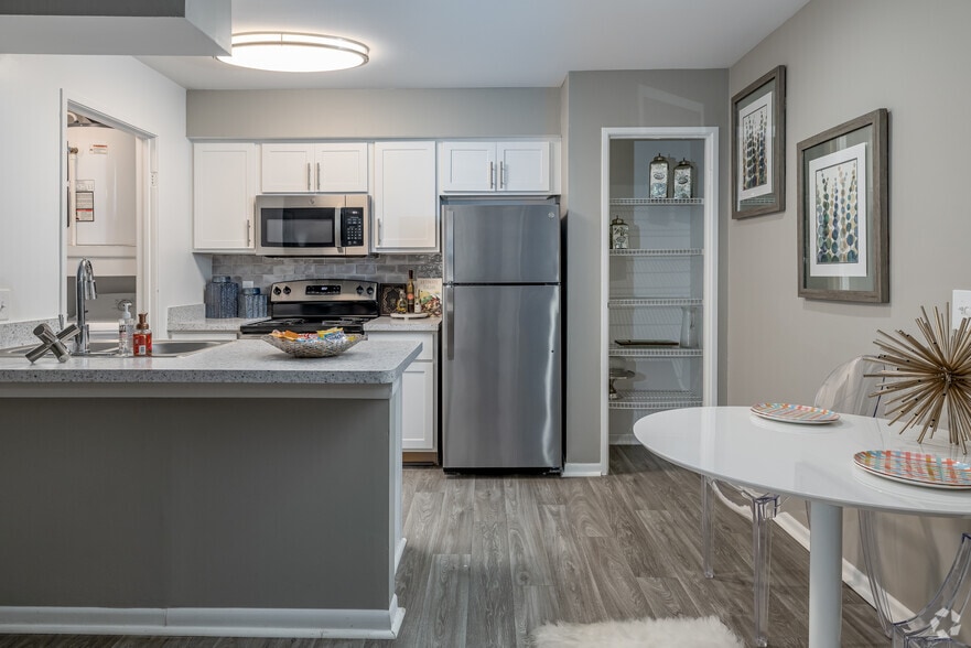 Primary Photo - Fairlane Meadow Apartments and Townhomes